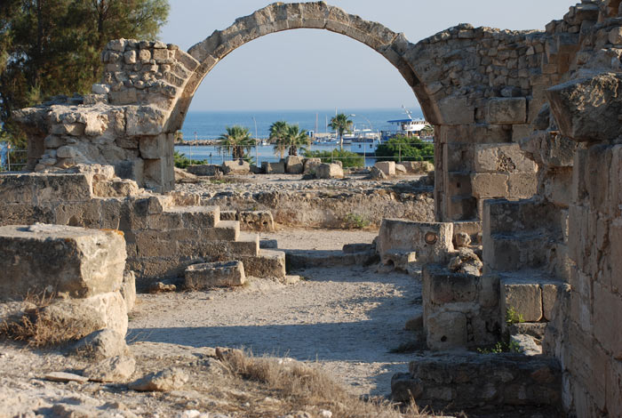 Замок Саранта Колонес на Кипре: прошлое оживает сегодня