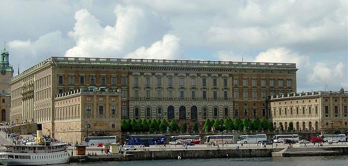 Стокгольмский королевский дворец — официальная резиденция шведских монархов на парадной набережной острова Стадхольмен в центре Стокгольма. Фото: Sixtiz/commons.wikimedia.org 