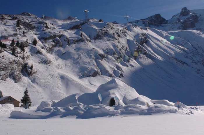 Жар джакузи под звёздной высью: снежные иглу в Энгельберге