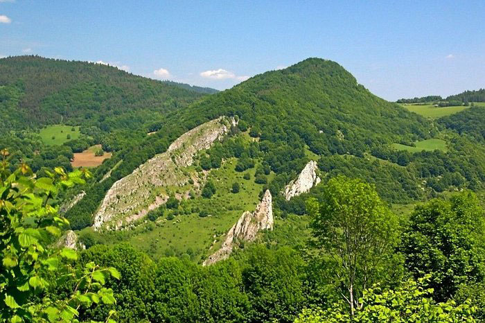Белые Карпаты служат естественной границей между Чехией и Словакией. Высшая точка — гора Велька Яворина, 970 м над уровнем моря, находящяяся неподалёку от г. Нове Место-над-Вагом. Фото: Prazak/commons.wikimedia.org