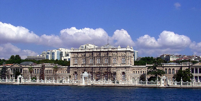 Дворец Долмабахче — вид со стороны Босфорa. Фото: Robert.raderschatt/commons.wikimedia.org 