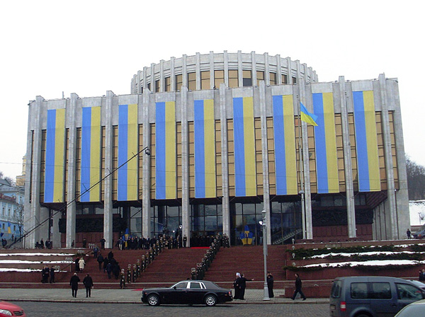 Украинский Дом, в котором проходил прием почетных гостей по случаю инаугурации В.Ф.Януковича. Фото: Сергей Лисовский