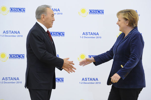 На открытии саммита ОБСЕ президент Назарбаев призвал всех к межконфессиональной толерантности.Фото:ALEXANDER NEMENOV/Getty Images