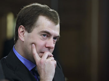 Президент Медведев из Канады следит за коррумпированностью чиновников