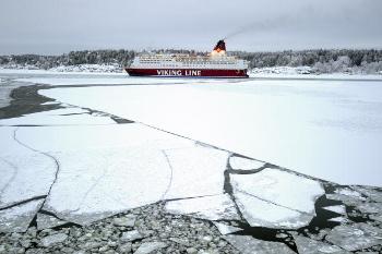 В Балтийском море лед сковал суда с тысячами пассажиров. Фото: OLIVIER MORIN /AFP /Getty Images