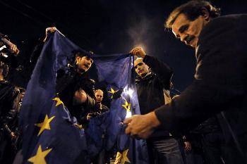 В Афинах произошли массовые беспорядки. Фото: LOUISA GOULIAMAKI /AFP /Getty Images