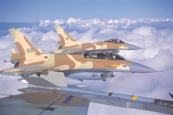 Истребители-бомбардировщики израильских ВВС F-16. Фото с shaon.livejournal.com