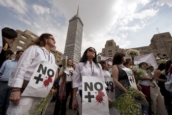 Мексика должна немедленно расследовать дело о массовом захоронении. Фото:ALFREDO ESTRELLA/AFP/Getty Images 