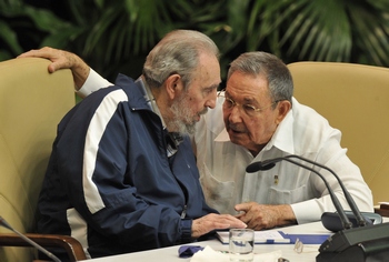 Рауль Кастро официально принял полномочия от брата Фиделя. Фото: ADALBERTO ROQUE/AFP/Getty Images 