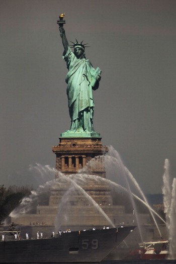 Статуя Свободы в Нью-Йорке закроется на год. Фото:Spencer Platt/Getty Images 