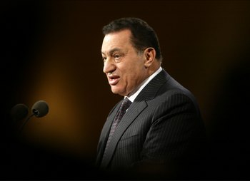 Лишение Мубарака статуса президента - победа демократии или революции?
