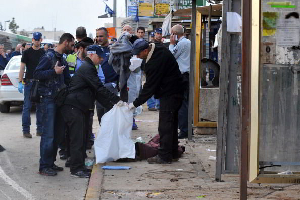 Взрыв, прогремевший на автобусной остановке в Иерусалиме, стал причиной гибели женщины, более  40 человек получили ранения. Фото: Yoav Ari Dudkevitch/Getty Images