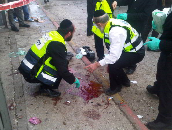 Взрыв, прогремевший на автобусной остановке в Иерусалиме, стал причиной гибели женщины, более  40 человек получили ранения. Фото: Yoav Ari Dudkevitch/Getty Images