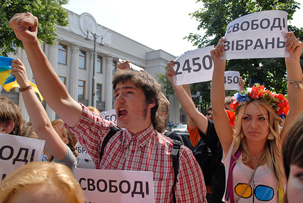 Молодежь  Украины  выступила против ограничения права на мирные протесты. Фоторепортаж
