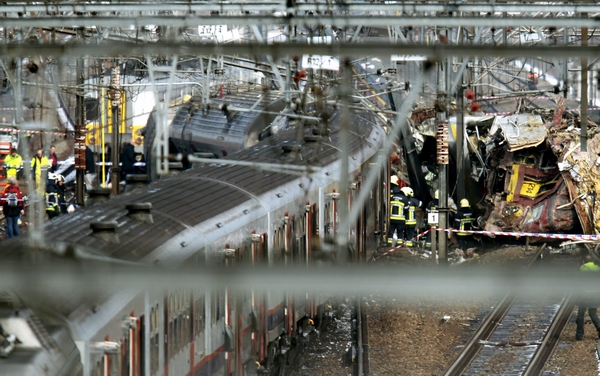 В результате столкновения поездов в Бельгии погибло более 20 человек. Фоторепортаж