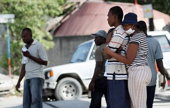 Около трех миллионов жителей Гаити лишены доступа к еде, воде и медицинской помощи. Фото:  THOMAS COEX/AFP/Getty Images