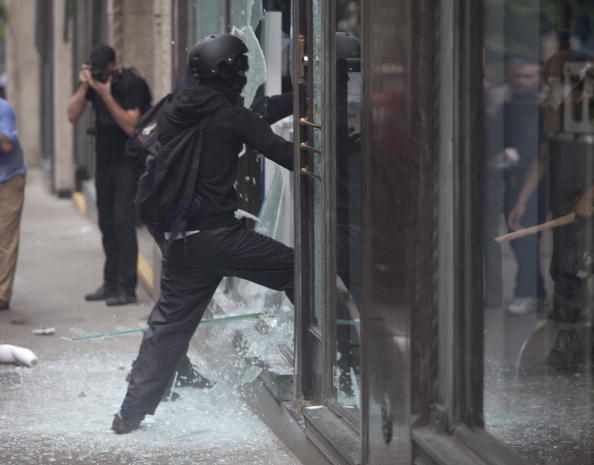 Антиглобалисты в Торонто устроили погромы, пытаясь сорвать саммит G20. Фоторепортаж