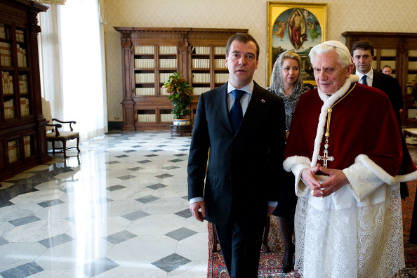 Дмитрий Медведев встретился с Папой Римским. Фото: CHRISTOPHE SIMON/AFP/Getty Images