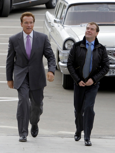 Дмитрий Медведев лично отвез  Арнольда Шварценеггера в Сколково на  "Чайке"