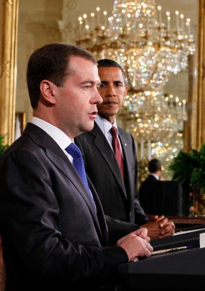 Дмитрий Медведев встретился с Бараком Обамой. Фоторепортаж. Фото: MANDEL NGAN/AFP/Getty Images