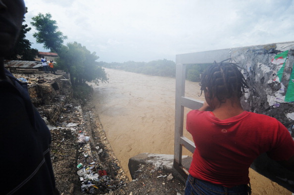 Ураган «Томас» пронесся над Гаити. Проливные дожди затопили один из самых больших лагерей беженцев