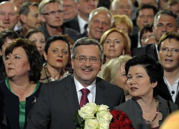 На президентских  выборах в Польше лидирует Коморовский