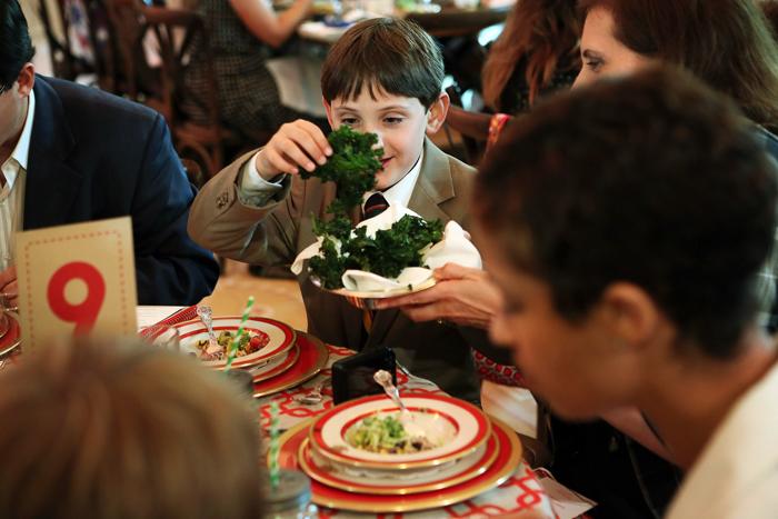 Мишель Обама в Белом доме организовала обед для детей, победивших в конкурсе «Здоровый образ  жизни»