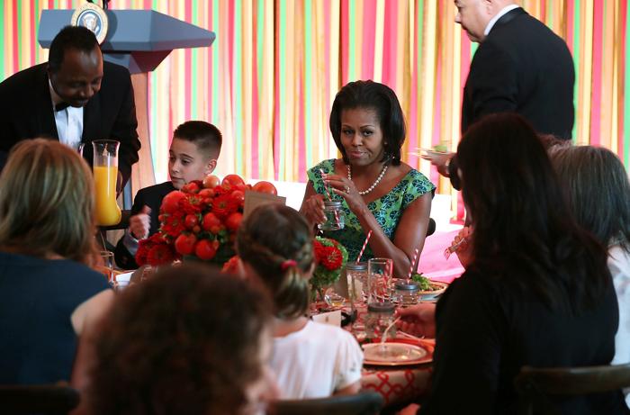 Мишель Обама в Белом доме организовала обед для детей, победивших в конкурсе «Здоровый образ  жизни»
