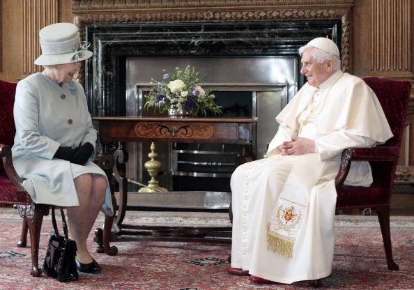 Папа Римский в Британии встретился  с королевой Елизаветой II