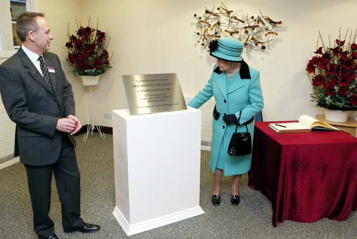 Королева Елизавета II в Виндзоре посетила хоспис Thames Hospicecare