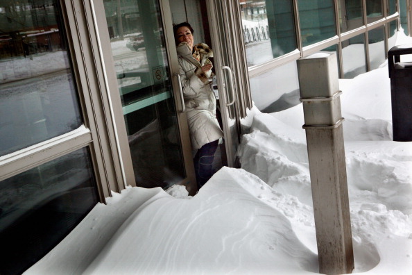 Снег засыпал Чикаго. Фоторепортаж Фото: Scott Olson/Getty Images