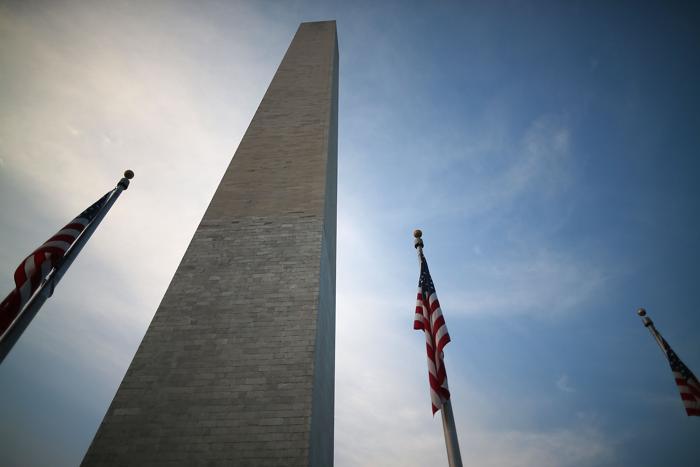 Монумент Вашингтона закрыт уже в течение года