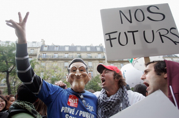 Против повышения пенсионного возраста бастуют во Франции