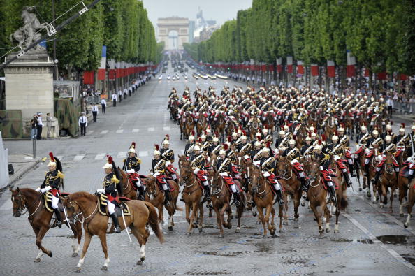 День взятия Бастилии отмечают во Франции. Фоторепортаж