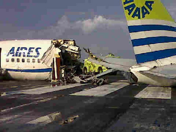 Boeing 737 при посадке в колумбийском порту раскололся на три части: один человек погиб, 114 получили травмы