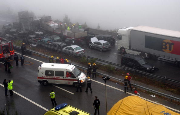 В ДТП в Португалии столкнулись 46 машин:  5 человек погибли, 72 пострадали. Фоторепортаж. Фото: PAULO RAMOS/AFP/Getty Images