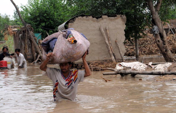 Наводнения в Пакистане унесли жизни более 1100 человек. Фоторепортаж