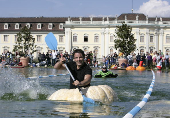 Самая большая выставка тыкв и тыквенные гонки проходят в Германии