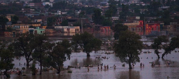 Наводнения в Пакистане приносят новые жертвы. Фоторепортаж