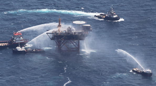 Взрыв нефтяной платформы в Мексиканском заливе подтверждает опасность добычи нефти в море