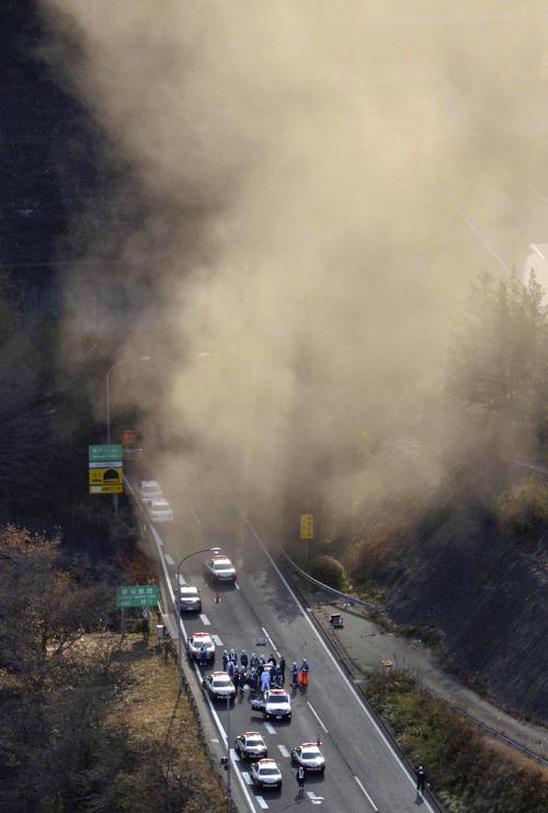 Фоторепортаж с места обрушения тоннеля в Японии