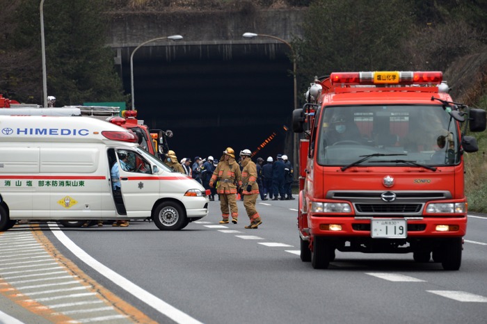 Фоторепортаж с места обрушения тоннеля в Японии