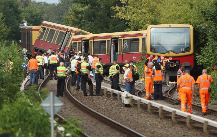 В Берлине сошёл с рельс пригородный поезд, пять человек получили ранения