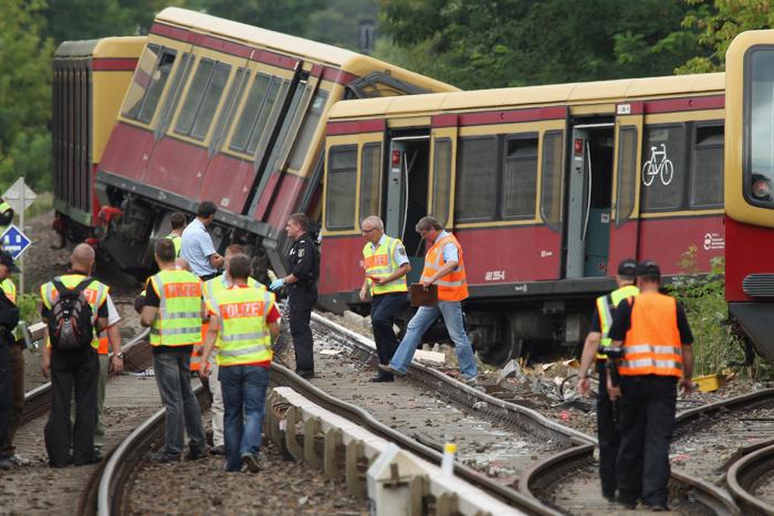 В Берлине сошёл с рельс пригородный поезд, пять человек получили ранения