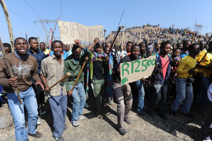 В результате столкновений с полицией были убиты 34 шахтёра в Южной Африке