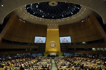 Специальный посланник Кофи Аннан докладывает о положении в Сирии на 66-й сессии генеральной ассамблеи ООН 7 июня 2012. Фото: TIMOTHY A. CLARY/AFP/GettyImages 