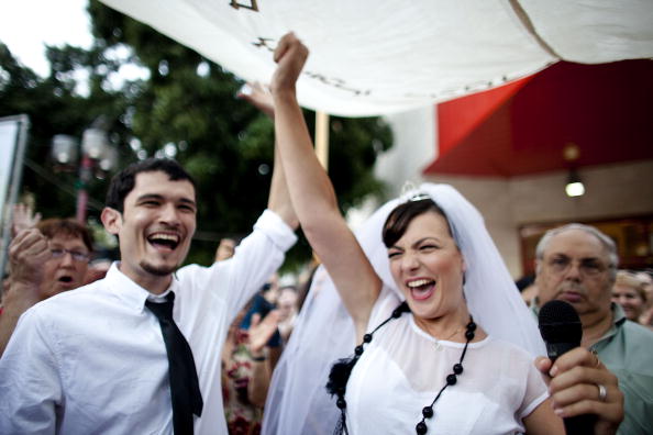 Юлия Тагил и  Стас Гранин сыграли альтернативную свадьбу на площади Тель-Авива в Израиле. Фоторепортаж