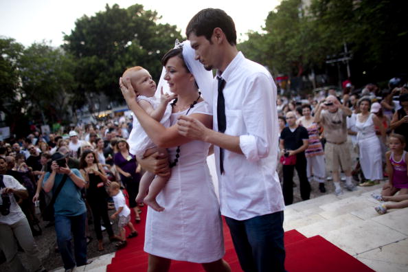 Юлия Тагил и  Стас Гранин сыграли альтернативную свадьбу на площади Тель-Авива в Израиле. Фоторепортаж