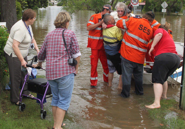 Наводнение в Австралии: пострадало 200 000 человек. Фоторепортаж. Фото: JONO SEARLE, TORSTEN BLACKW, JEFF CAMDEN/AFP/Getty Images