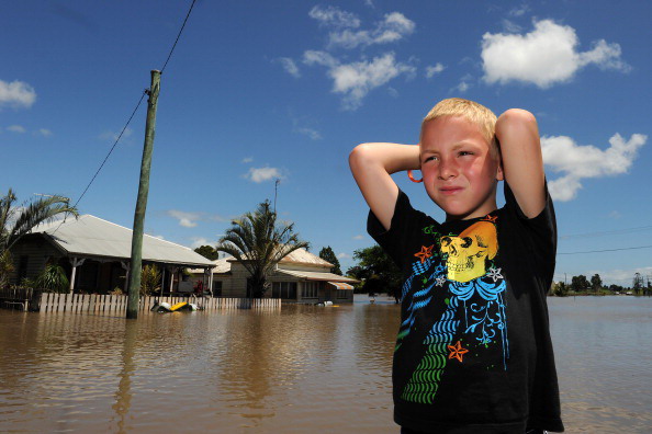 Наводнение в Австралии: пострадало 200 000 человек. Фоторепортаж. Фото: JONO SEARLE, TORSTEN BLACKW, JEFF CAMDEN/AFP/Getty Images